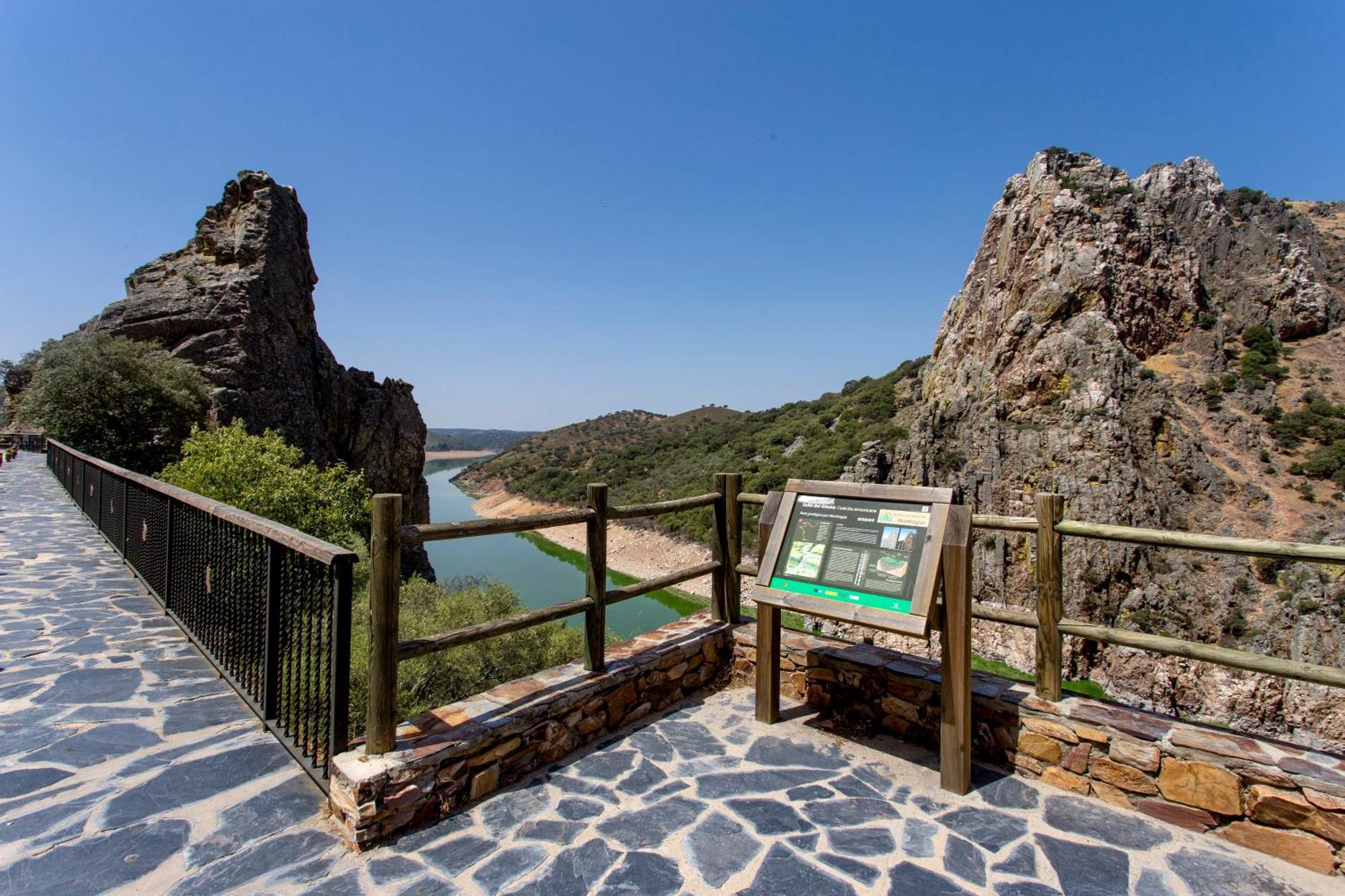 מלון Torrejón el Rubio Hospederia Parque De Monfraguee מראה חיצוני תמונה